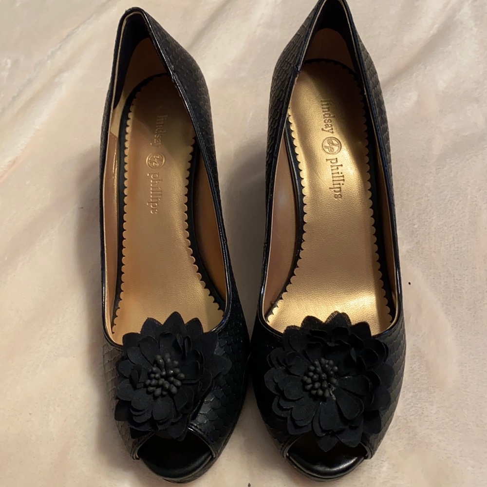 Lindsay Phillips wedges black pythons 🐍 size 7